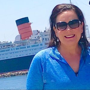 Meet your Posher, Deedee